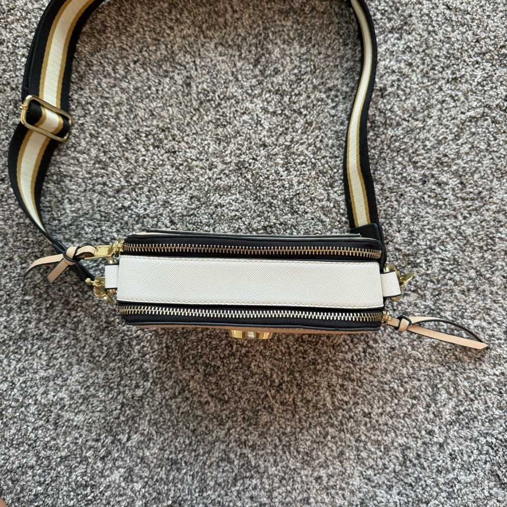 Cream Crossbody Bag with Gold Accents - Picture 4 of 6